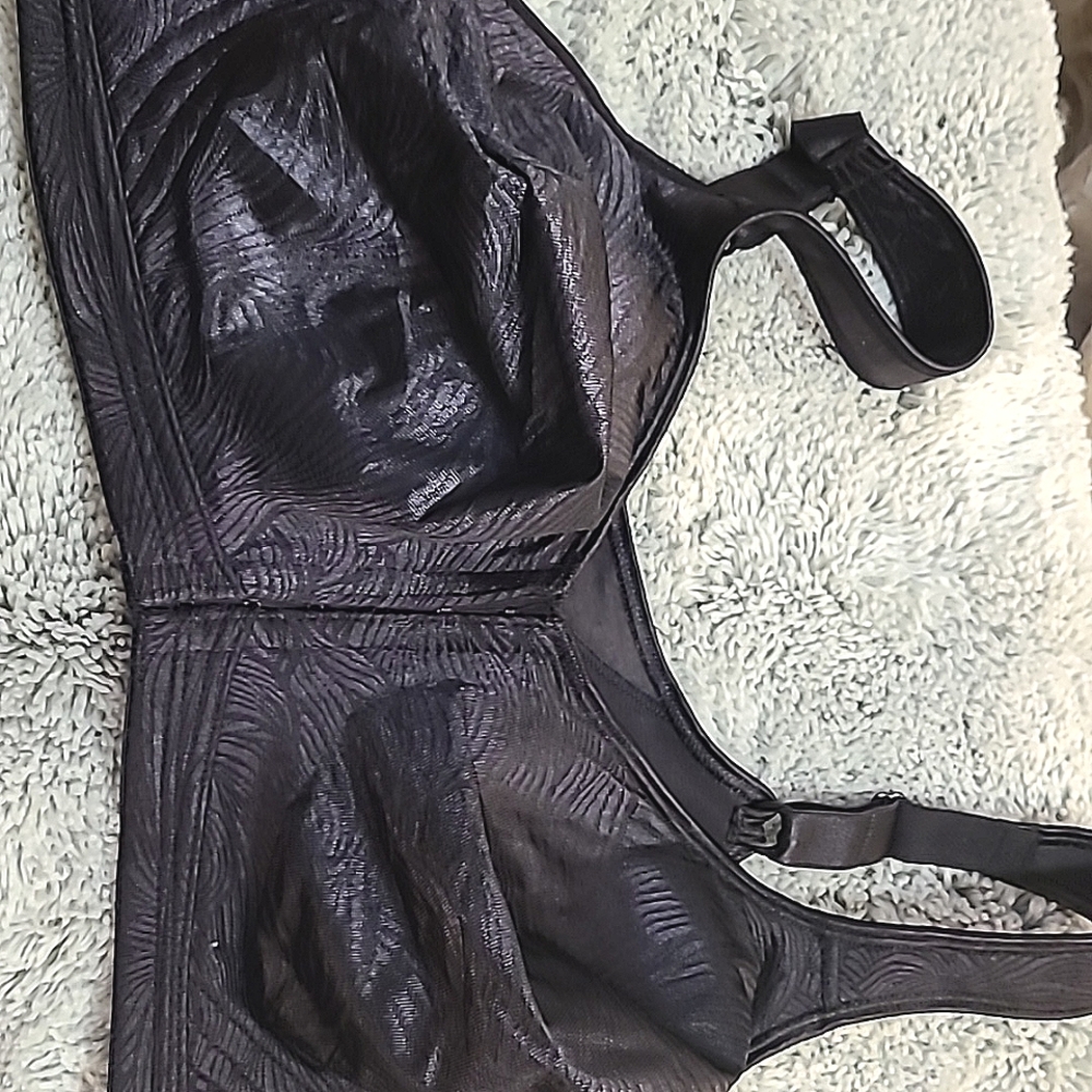 Playtex wireless front closure bra